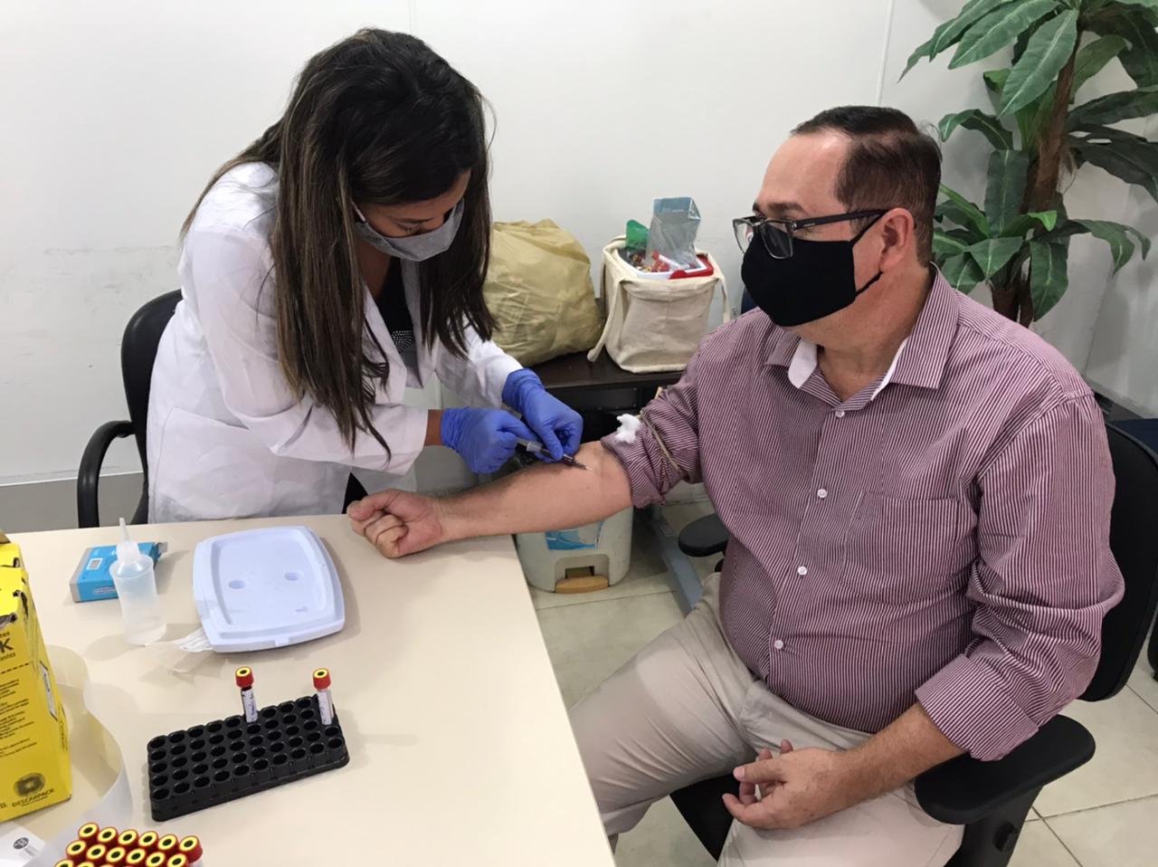 Servidores realizam exame de sorologia IgG