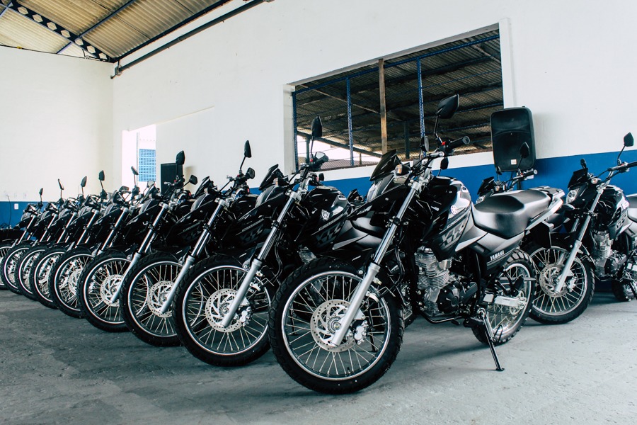 Governo entrega 20 motocicletas e anuncia investimento superior a R$ 3 milhões em infraestrutura hídrica