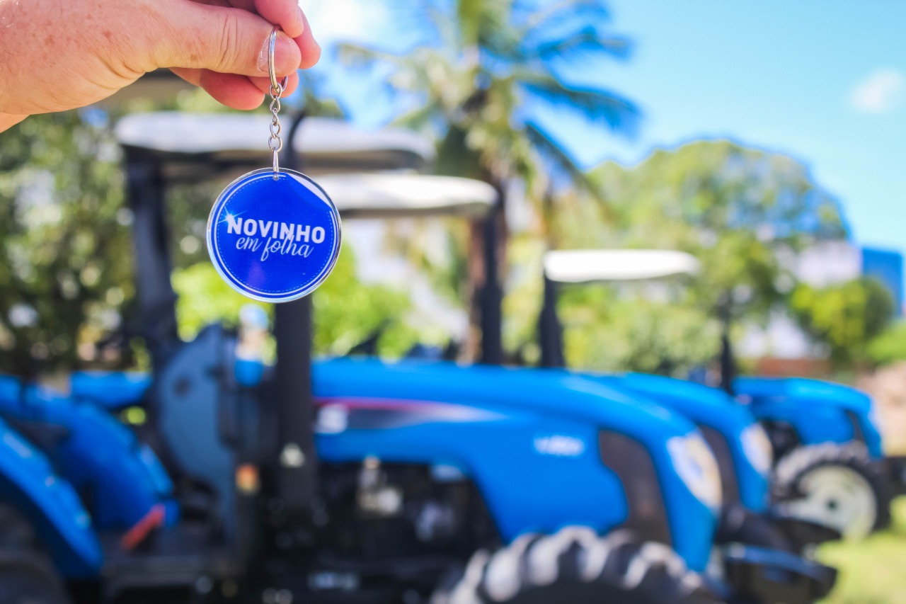 Governo coloca à disposição de agricultores cinco tratores e dez implementos agrícolas