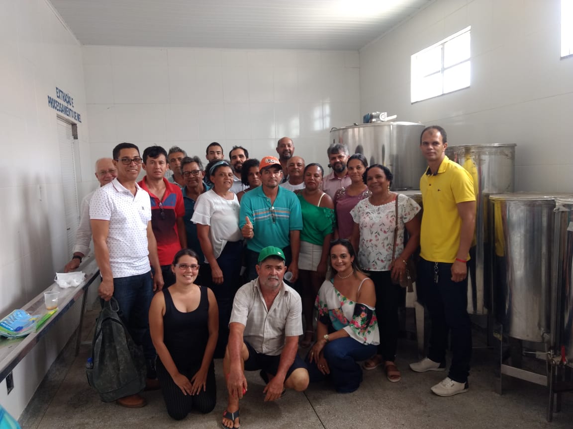 GLÓRIA | Apicultores recebem orientações para regulamentação de agroindústrias de mel