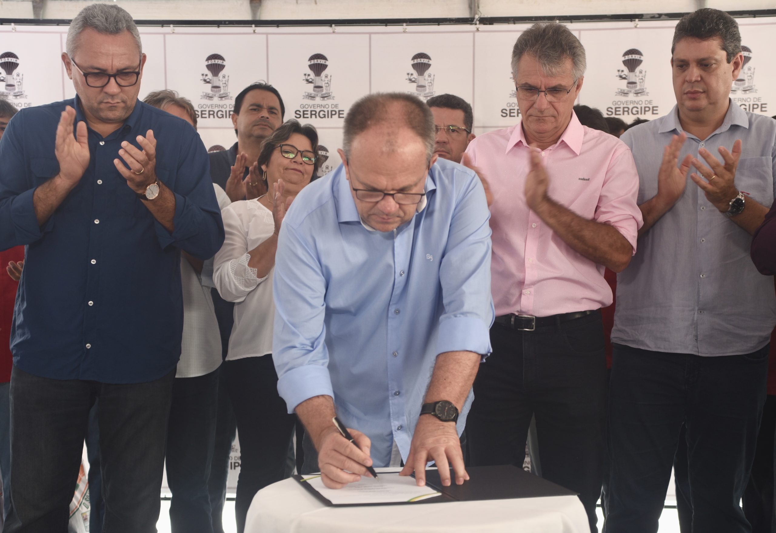 Belivaldo assina resolução que facilita licenciamento de queijarias