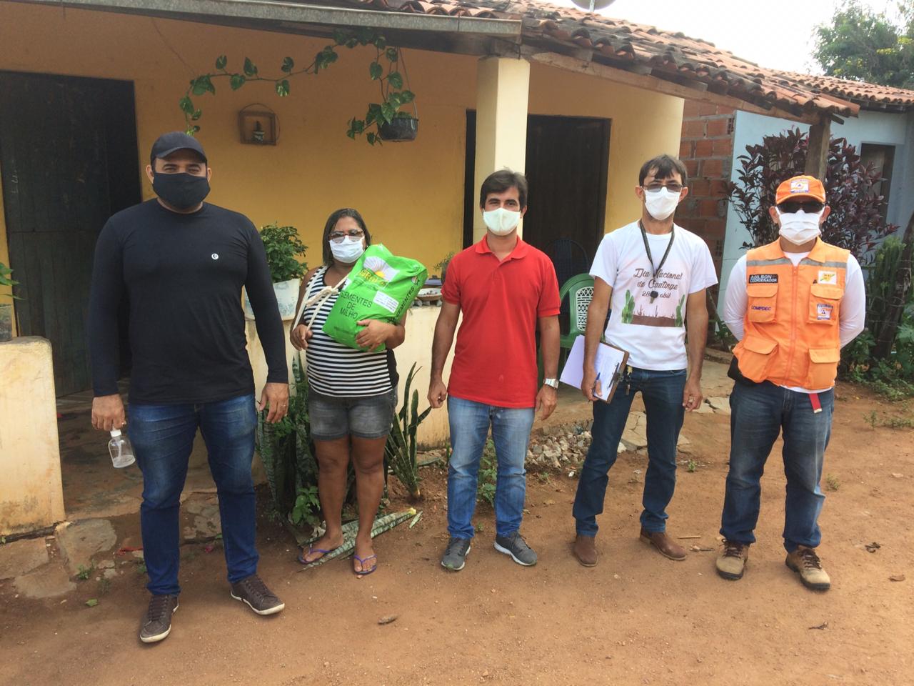 Agricultores familiares começam a receber sementes para plantio