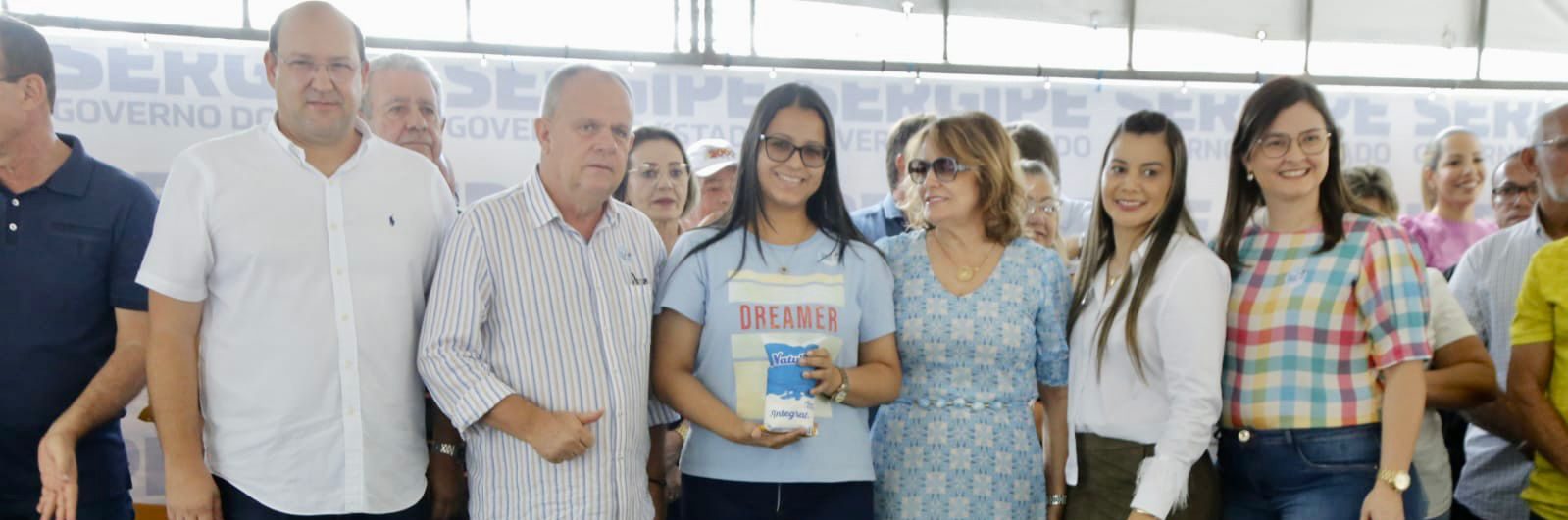 Programa de distribuição de leite atende população vulnerável e fortalece cadeia produtiva