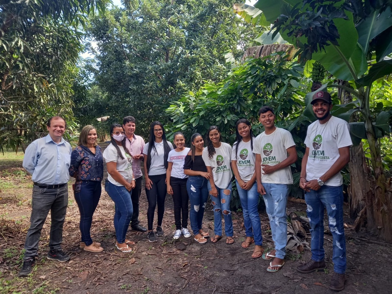 Jovens de Indiaroba criam adubo para proteger pomares cítricos da Mosca Negra