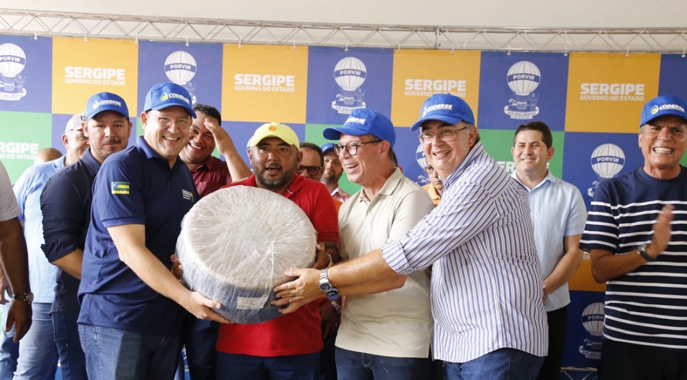 Estado leva investimentos em abastecimento de água, irrigação e dessedentação animal ao alto sertão sergipano