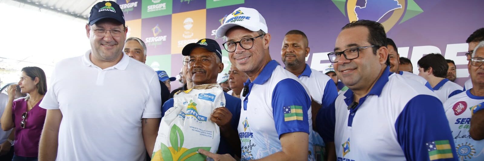 Governo entrega sementes, mudas e realiza serviços para agricultores familiares no ‘Sergipe é aqui’ de Indiaroba