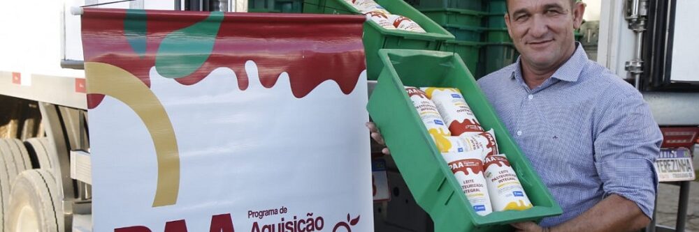 Programa de distribuição de leite atende 3 mil famílias em situação de insegurança alimentar