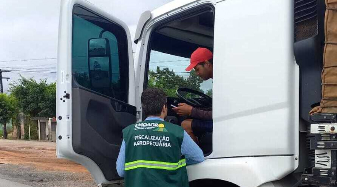 Emdagro participa de fiscalização conjunta de cargas cítricas no trevo de Rio Real