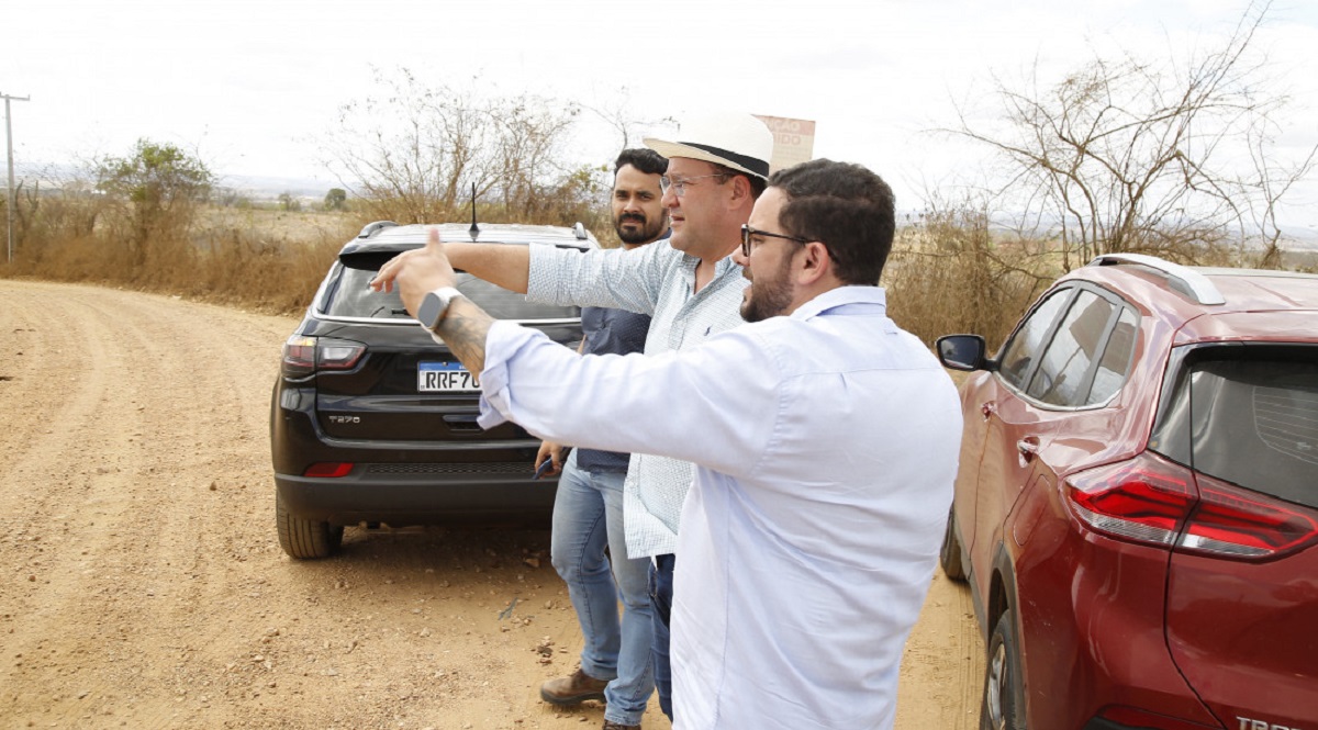 Governo do Estado vistoria trajeto da Adutora do Leite no alto sertão sergipano