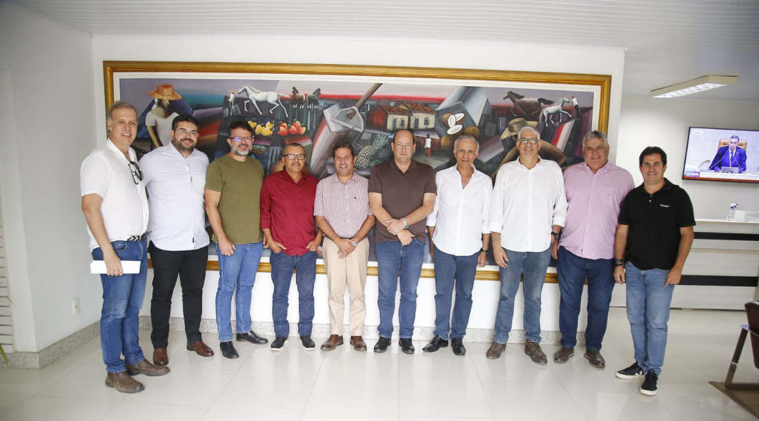 Governo de Sergipe dialoga com setor industrial e produtores sobre safra da laranja